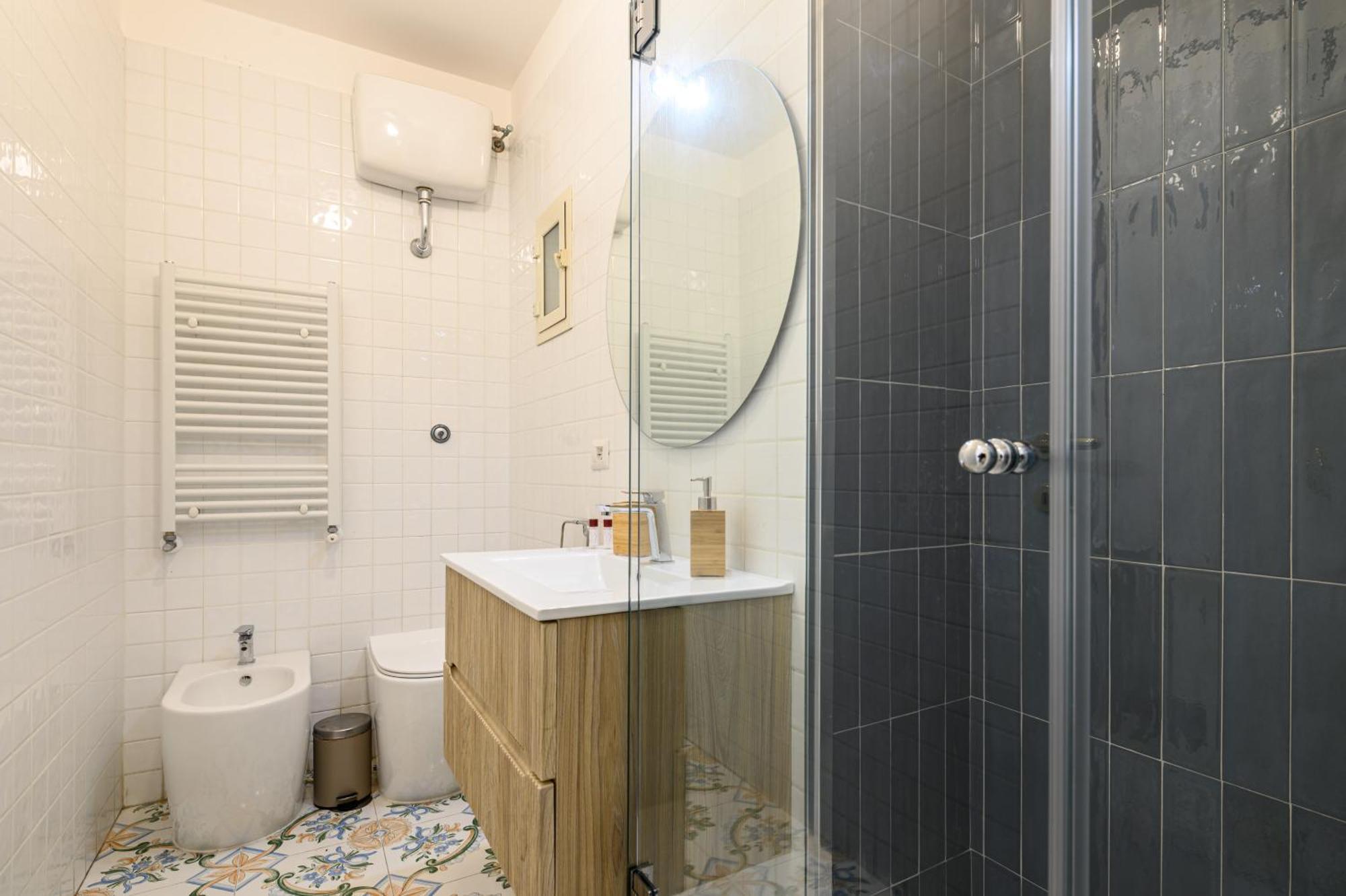 Guest House 121 Charming Apartment Napoli Bagian luar foto