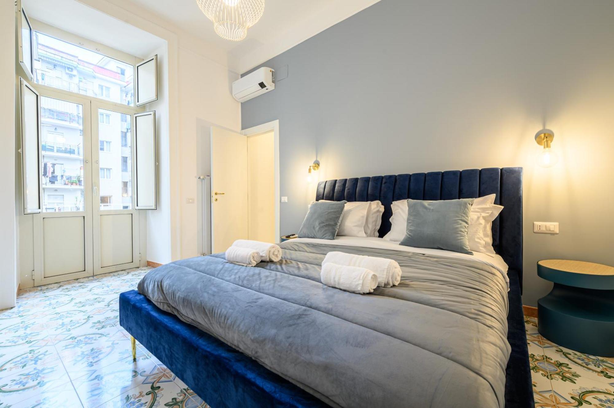 Guest House 121 Charming Apartment Napoli Bagian luar foto
