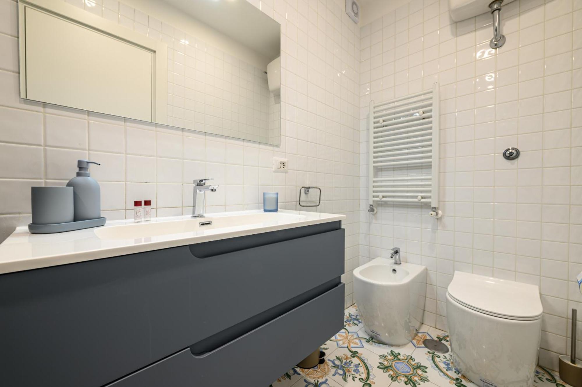 Guest House 121 Charming Apartment Napoli Bagian luar foto