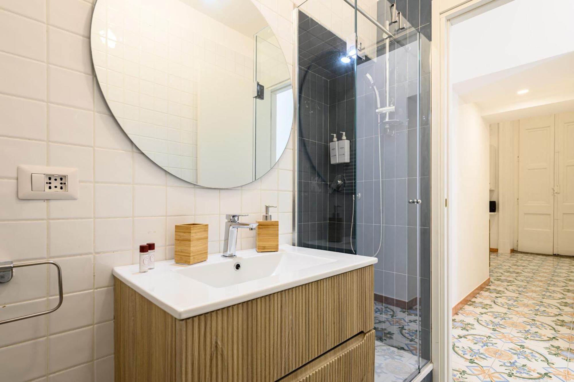 Guest House 121 Charming Apartment Napoli Bagian luar foto