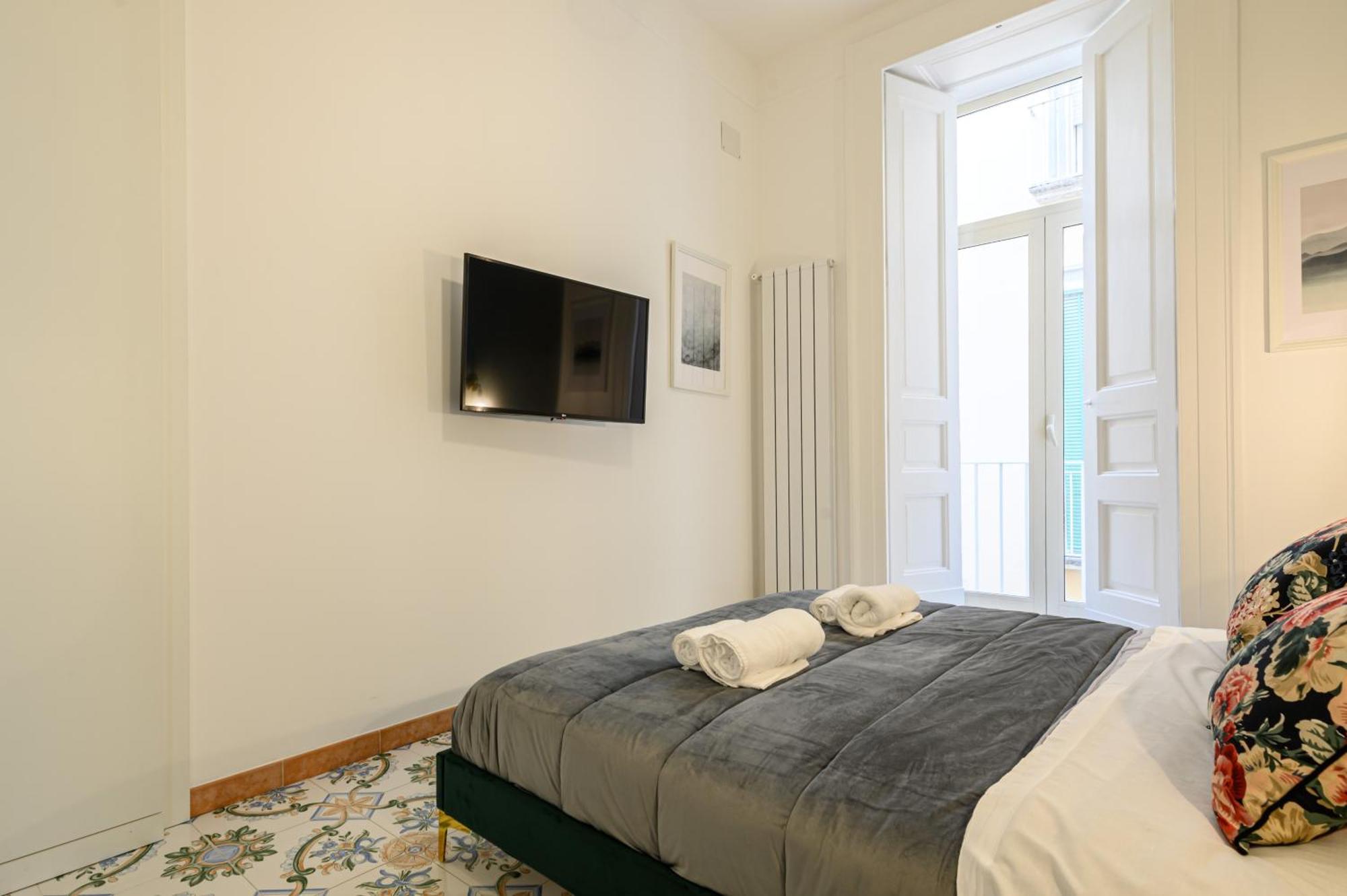 Guest House 121 Charming Apartment Napoli Bagian luar foto