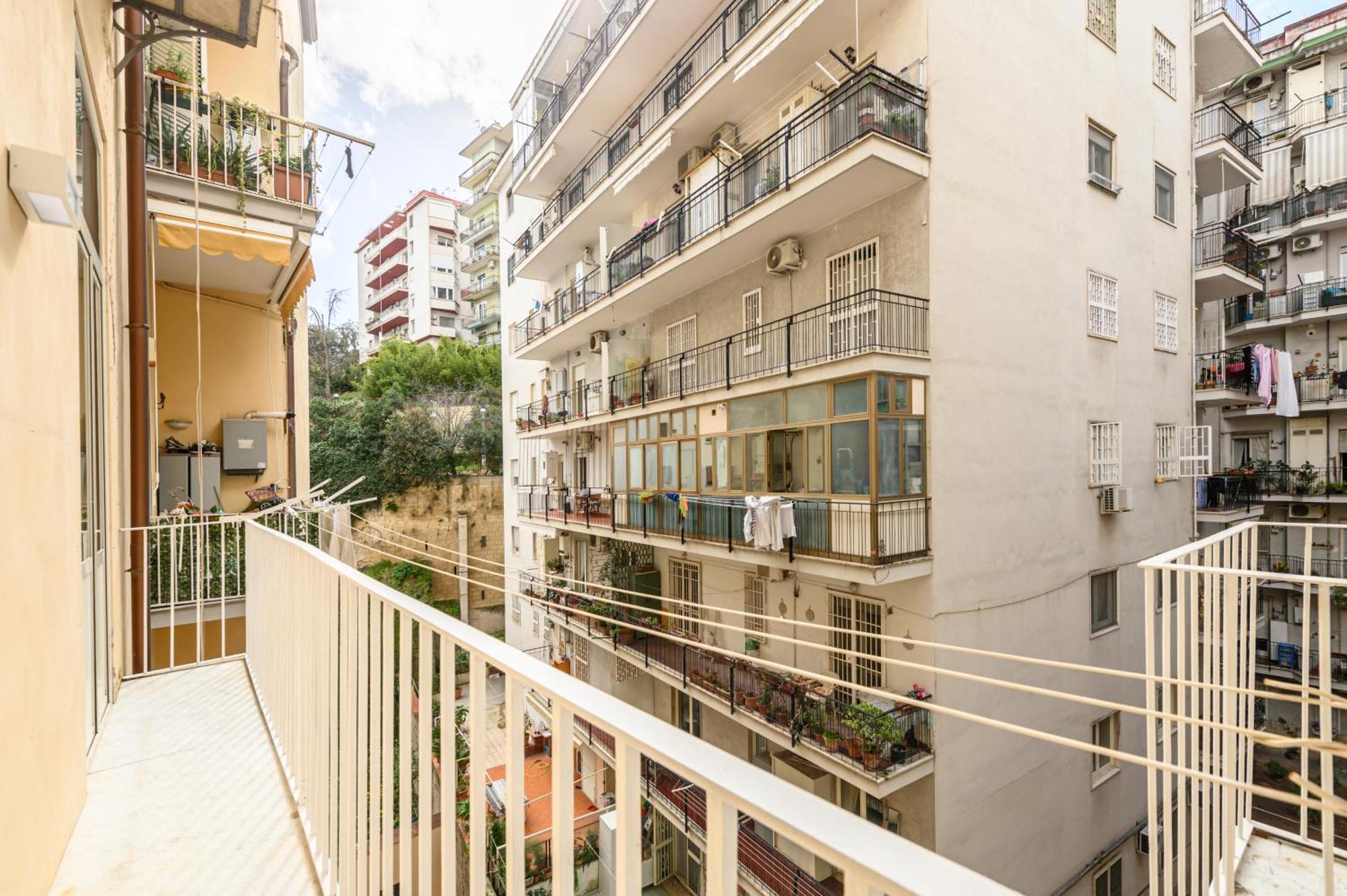 Guest House 121 Charming Apartment Napoli Bagian luar foto