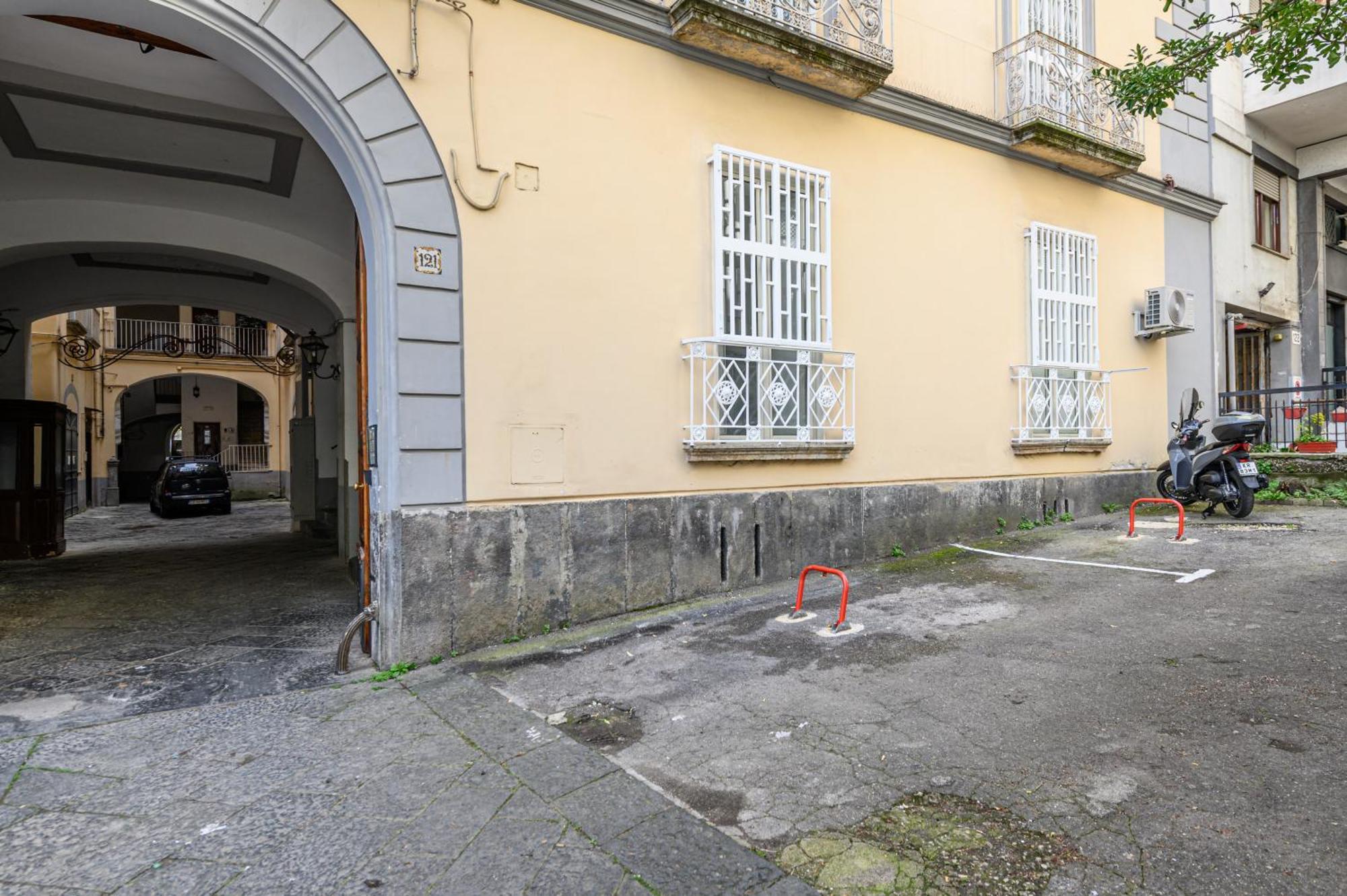Guest House 121 Charming Apartment Napoli Bagian luar foto